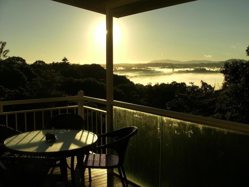 Tinaroo Sunset Retreat Bed & Breakfast Barrine Exterior photo